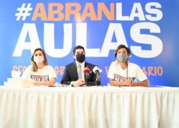 Padres emplazan al Gobierno a presentar ruta crítica para iniciar clases presenciales