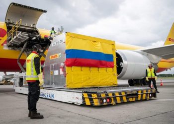 Llega a Colombia el primer lote de 50.000 vacunas contra la covid-19