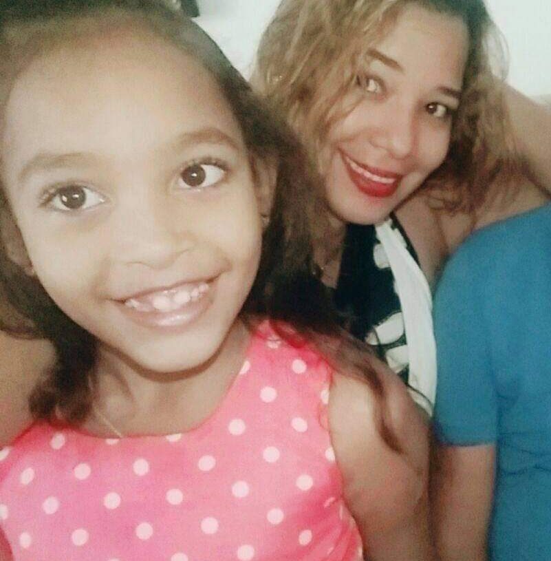 Pariente denuncia desaparición de una mujer y su hija de once años