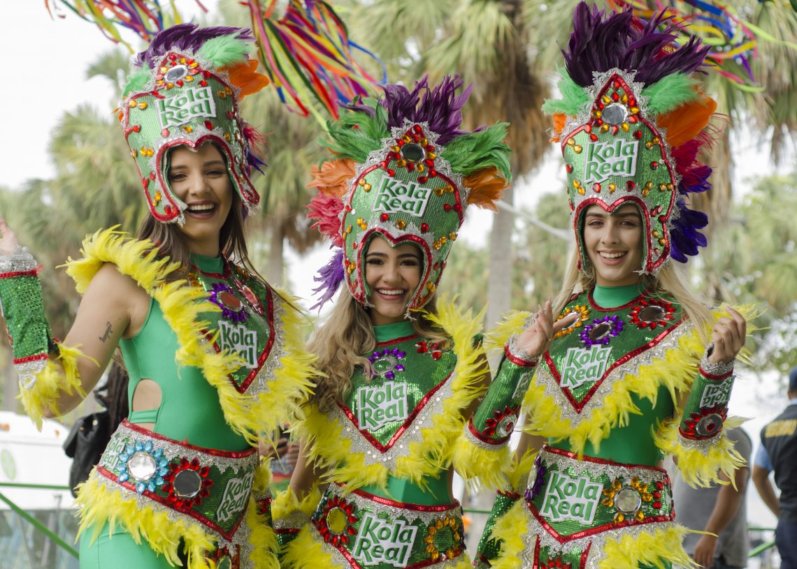 Kola Real trae “un Sorbo del Carnaval”