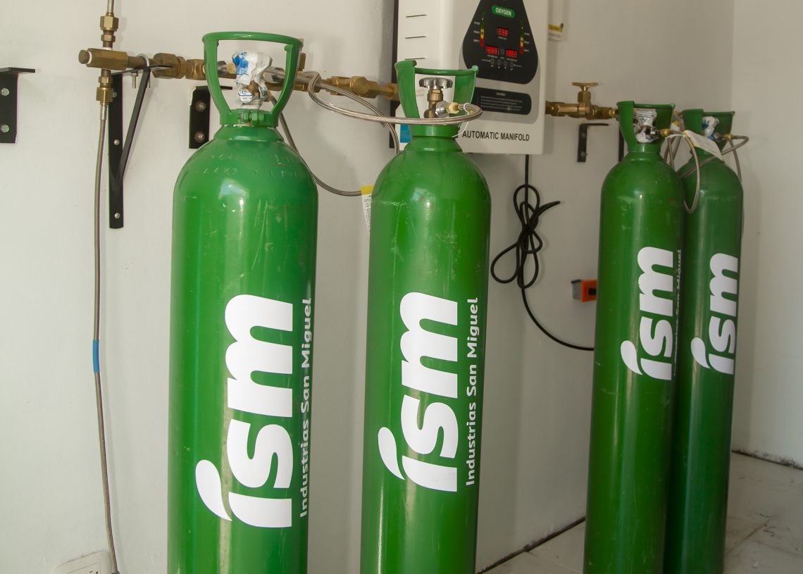 ISM entrega central de oxígeno y ventilador al Hospital General Santiago Rodríguez