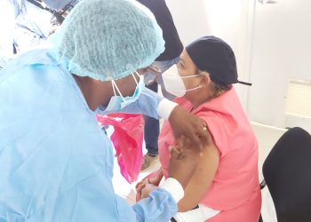 Atención Montecristi, hoy 1 de Marzo a partir de las 8 a.m. vacunaran  a las personas mayores de 70 años, «AQUÍ  LOS LUGARES»