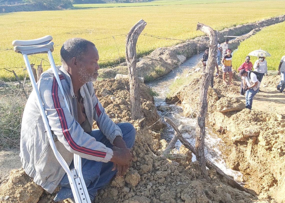 En Guayubin propietarios fincas alegan INDRHI dio permisos irregulares a parceleros para invadir terrenos