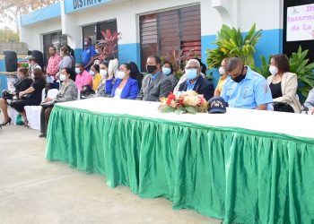 En Montecristi entregan reconocimiento a mujeres destacadas de la provincia e inician proceso de vacunación de los docentes
