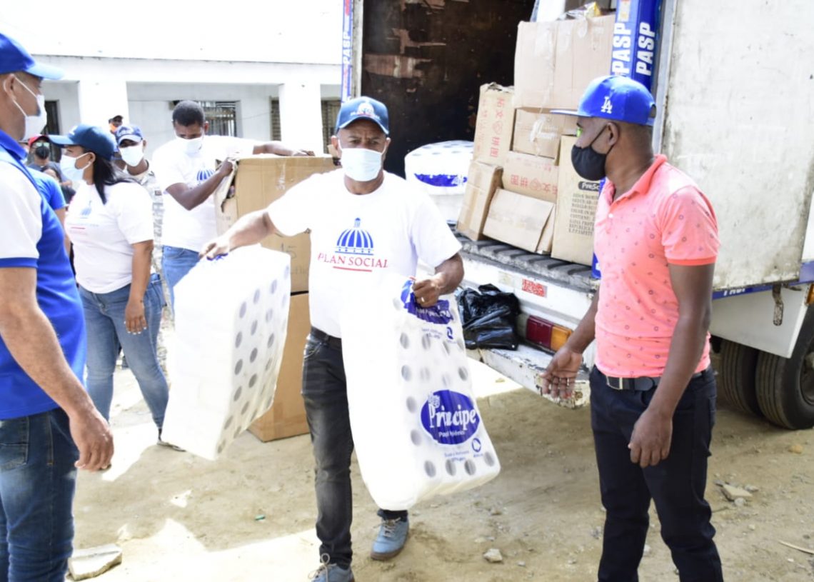 Plan Social entrega alimentos y enseres a 300 familias en los Alcarrizos