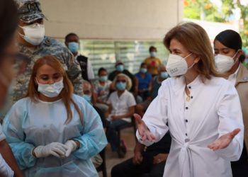 Vicepresidenta Raquel Peña supervisa funcionamiento de centros de vacunación anti COVID-19