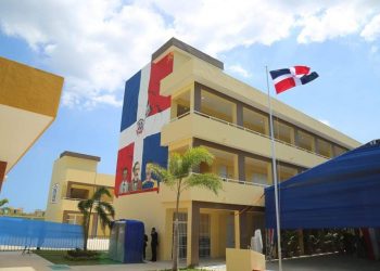 Estudiantes podrán ir a las escuelas sin uniforme