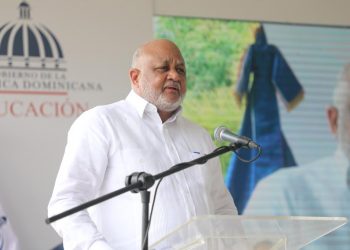 Ministro de Educación, Roberto Fulcar es el funcionario público del mes de marzo