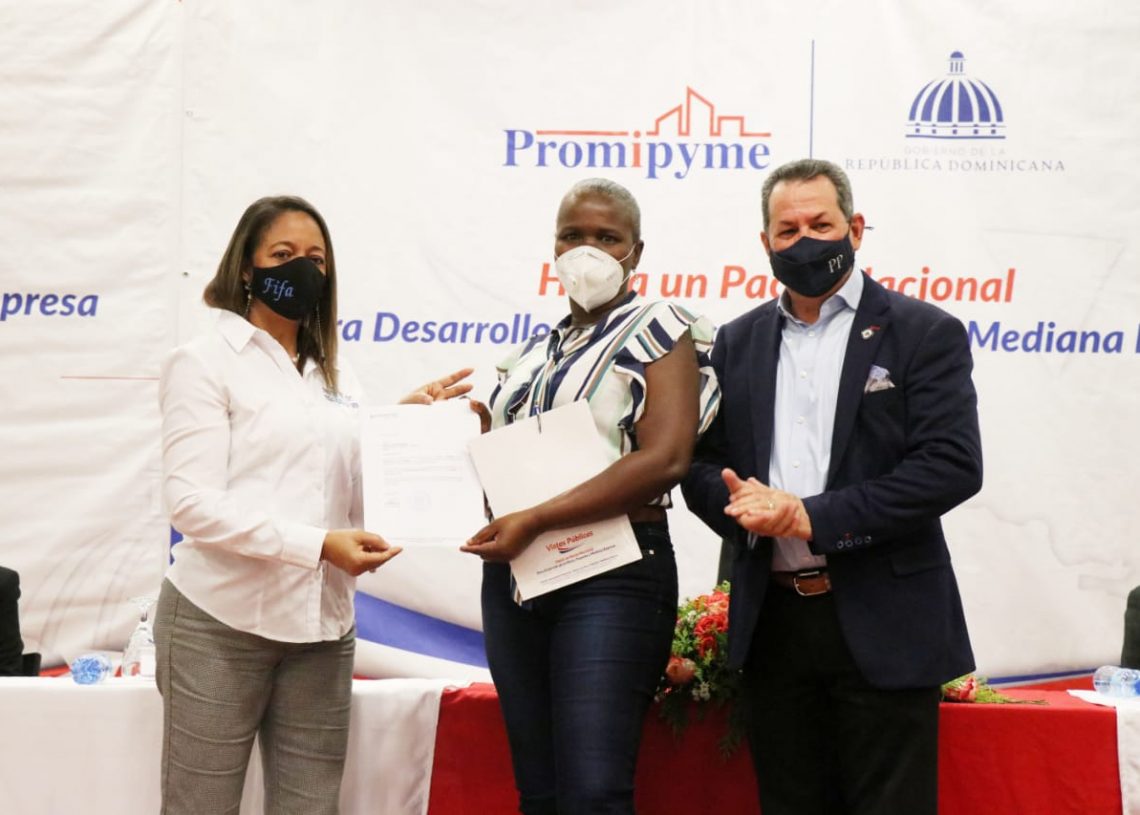 Montecristi y Dajabón reciben 61 millones de pesos en préstamos por parte de Promipyme