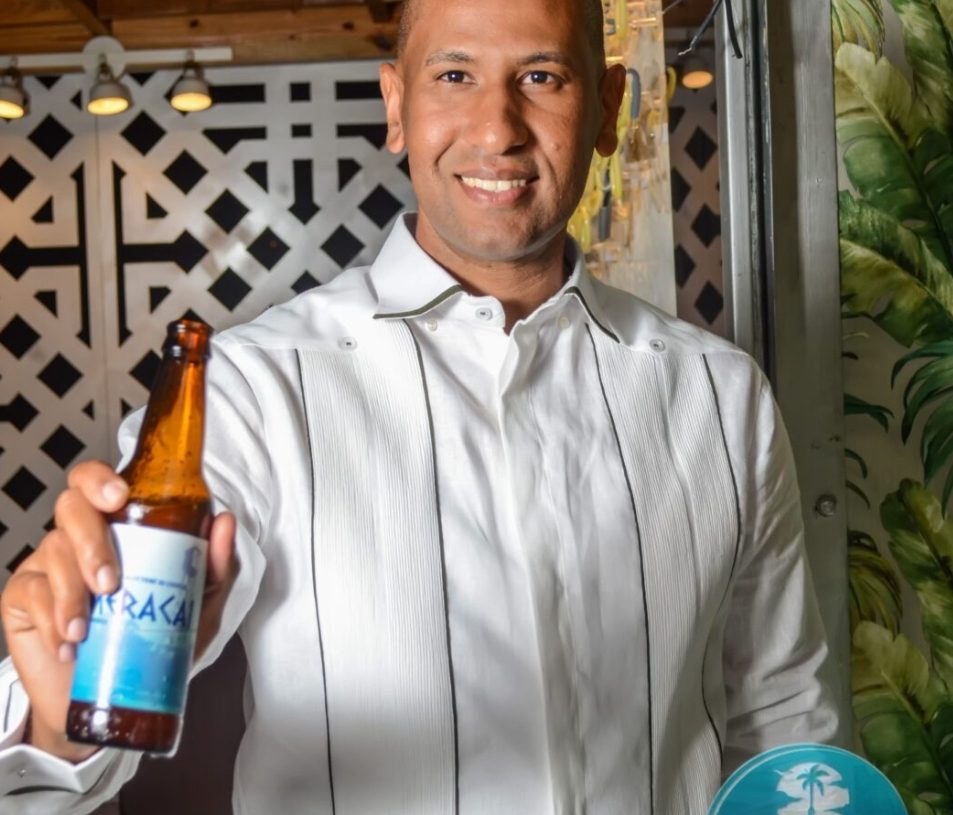 Queda abierto al público MERACAI en la playa Juan de Bolaños y lanza su propia cerveza al mercado