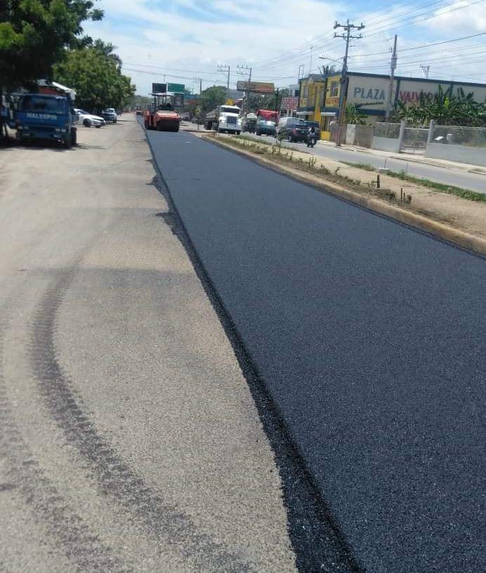 Obras Publicas avanza trabajos de asfalto en Montecristi