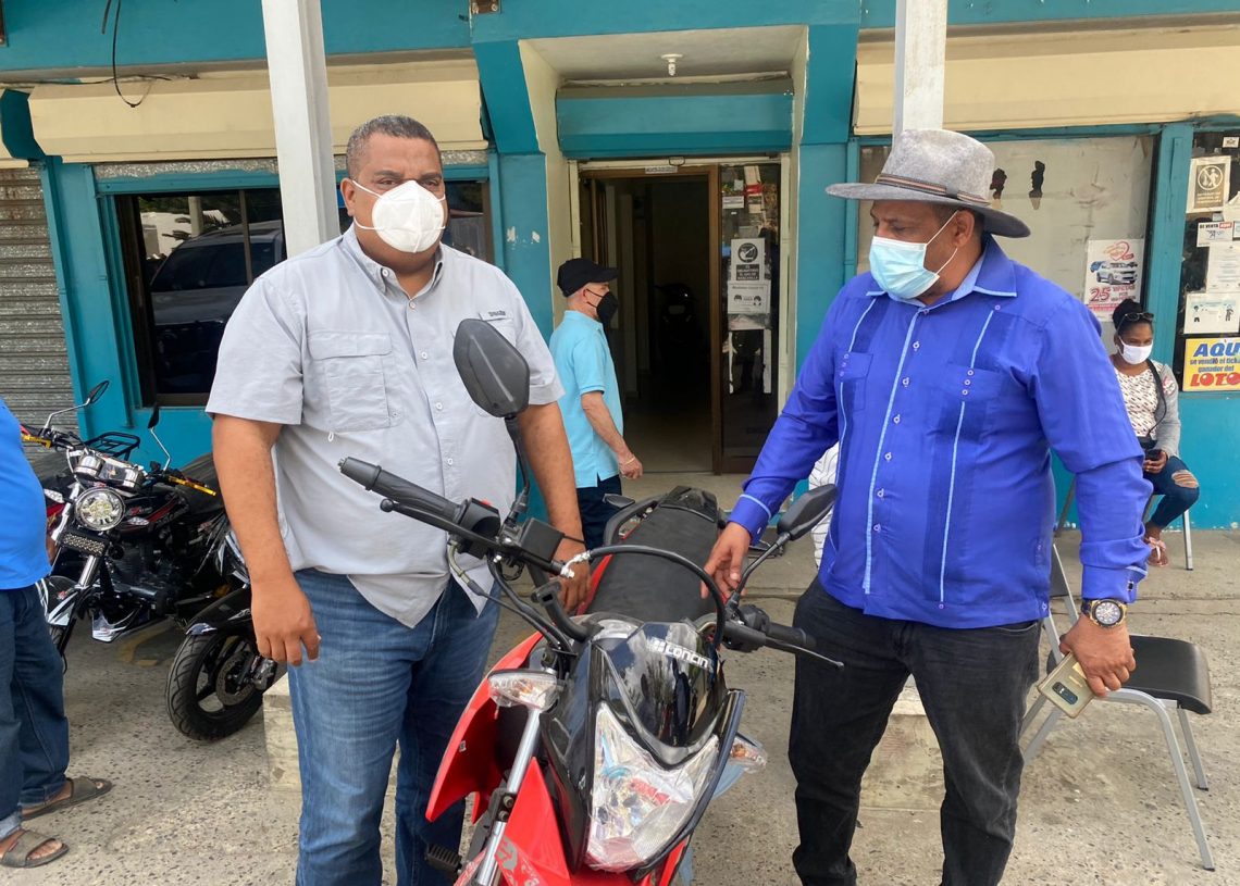 Empresario Montecristeño radicado en Dajabón donará motocicleta alcaldía