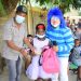 Starlin Castro entrega útiles escolares a niños necesitados de Montecristi