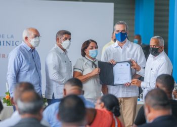 Presidente Abinader auxilia a productores que perdieron sus cerdos afectados por la fiebre porcina