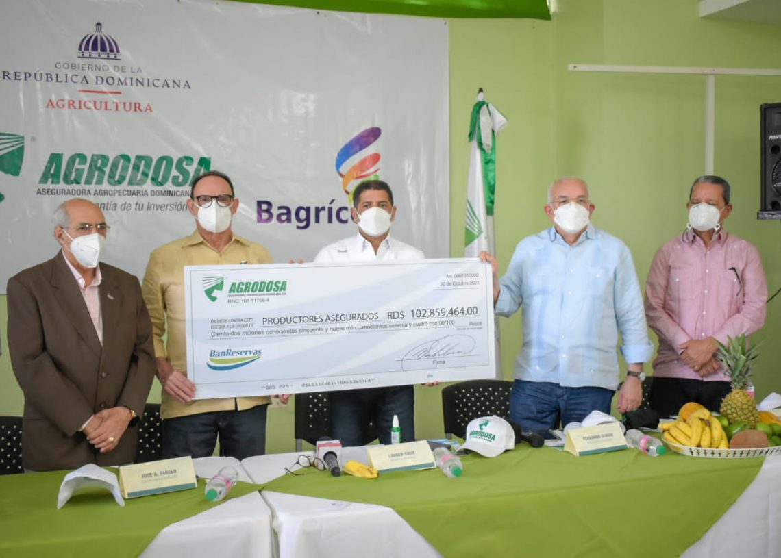 VIDEO- Agricultura entrega RD$ 103 millones a productores de Línea Noroeste afectados por tornados