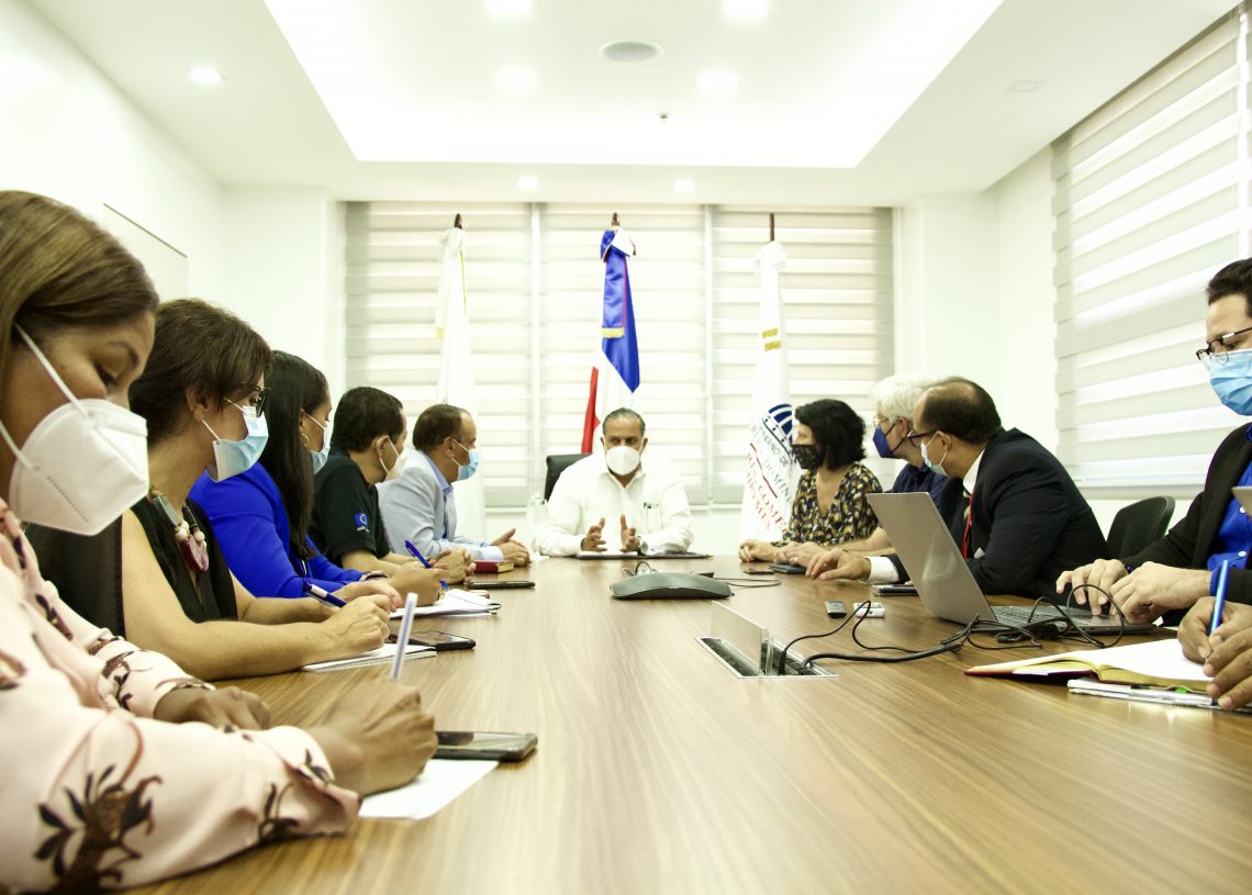 Director INACIF visita ODAC para conocer proceso de acreditación