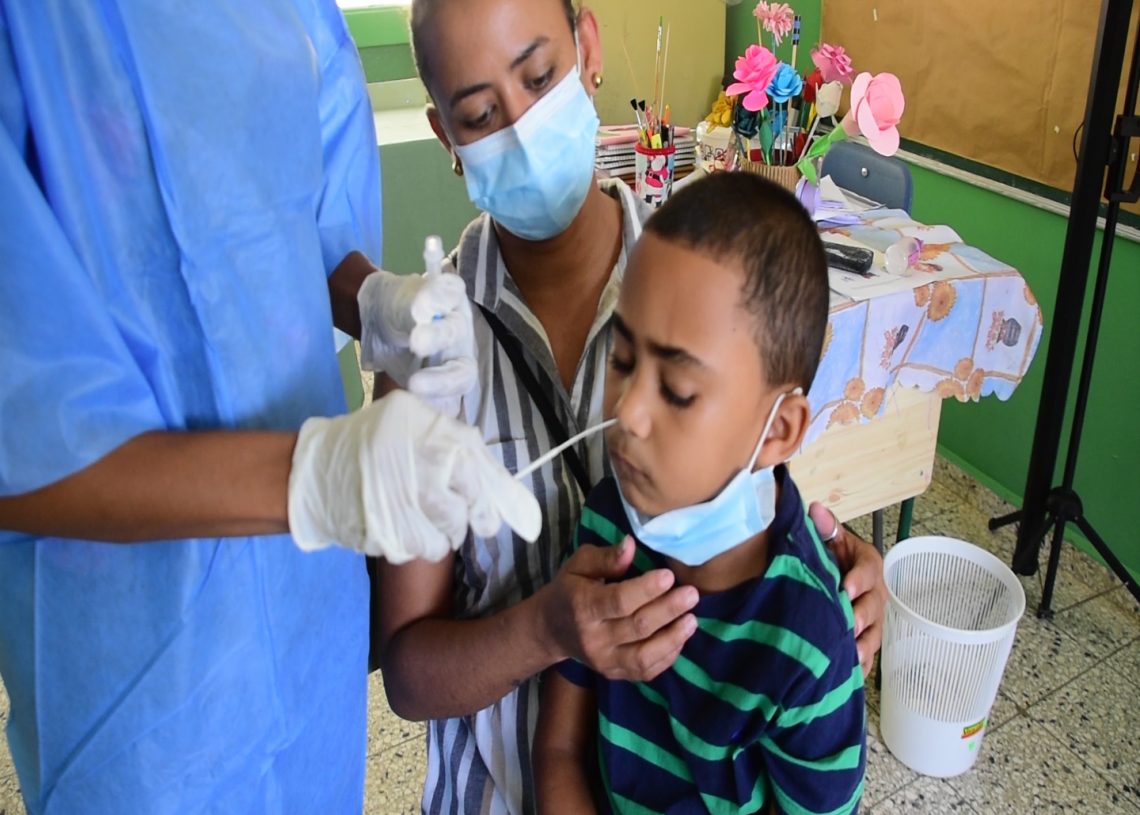 En Montecristi maestra dio positivo al COVID-19, regional envió comisión de salud pública