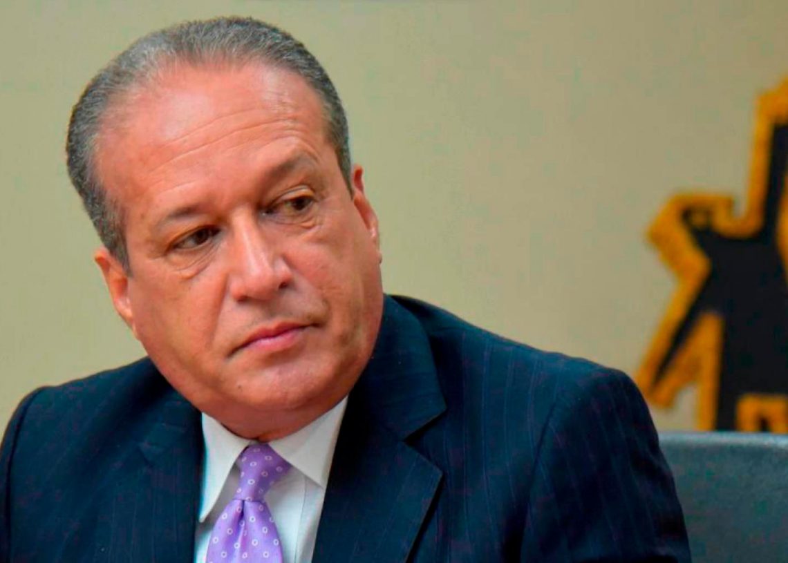 Reinaldo Pared Pérez muere en un aparente suicidio