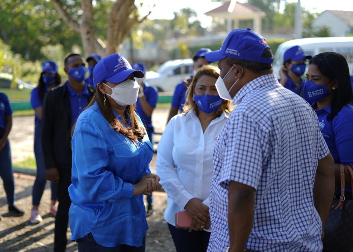 Ministerio de la Mujer realiza jornada Puerta a Puerta “Vivir sin Violencia ES POSIBLE” en la provincia de Montecristi  