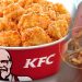 Encuentra cabeza de pollo en su pedido de KFC y las redes se llenan de humor e indignación