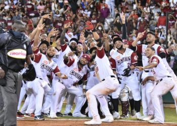 Gigantes se colocan a un triunfo de la corona beisbol dominicano