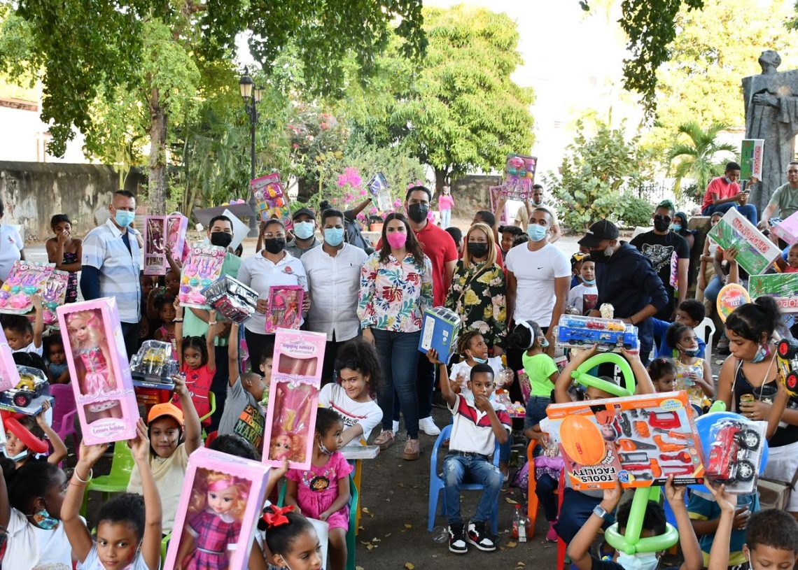 Fundación Trazos Solidarios entrega juguetes a niños de sectores populares del Distrito Nacional