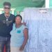 Starlin Castro entrega ayuda a personas afectadas por lluvias en Montecristi