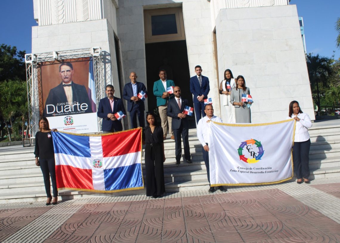 El CCDF deposita ofrenda floral en conmemoración del 21 aniversario de la ley de Desarrollo Fronterizo y por el mes de la patria