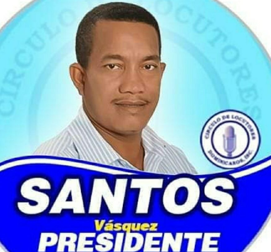 Santos Vásquez felicita comunicadora Rosa Iris Mercado por su premio del Ministerio de la Juventud
