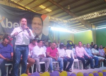 En Montecristi Abel Martínez promete hacer un gobierno para desarrollar las provincias de la Línea Noroeste