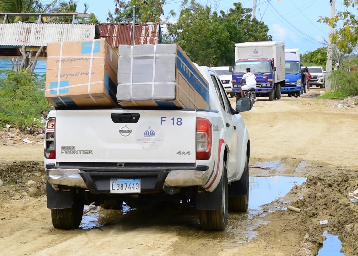 Plan Social cumple promesa a mas de 300 familias afectadas por inundaciones en Montecristi y Villa Vásquez