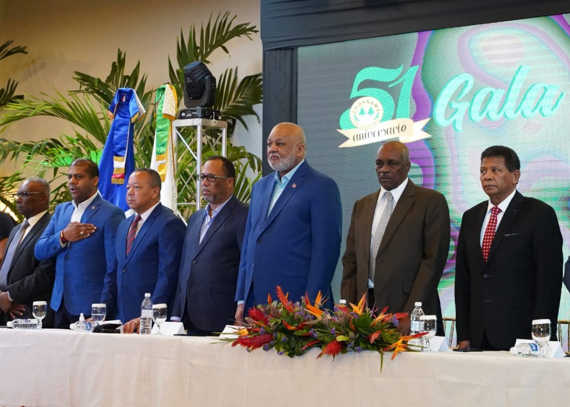 Ministro de Educación saluda a la Cooperativa de los Maestros en su 51 Aniversario