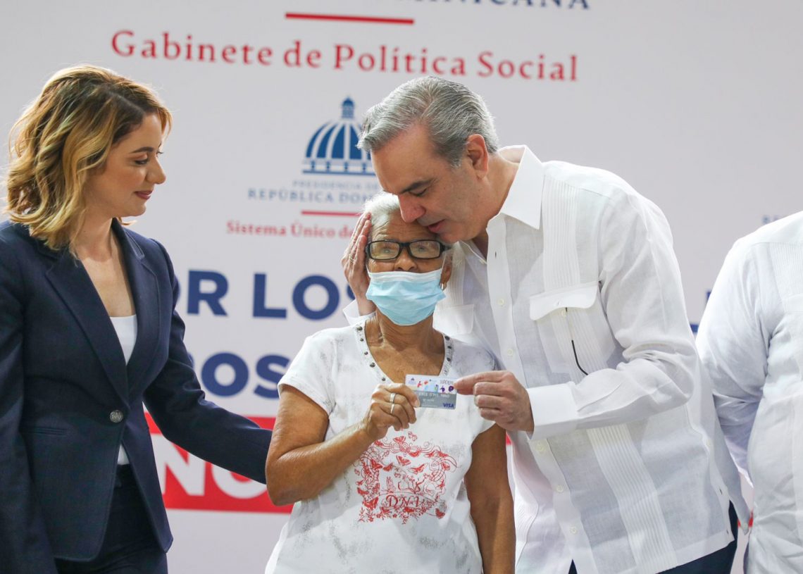 Presidente Abinader: En este Gobierno eliminamos el lujo para aumentar las ayudas sociales