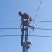 AHORA- Hombre intenta quitarse la vida desde un poste de luz, EDENORTE tubo que cortar el circuito en Puerto Plata