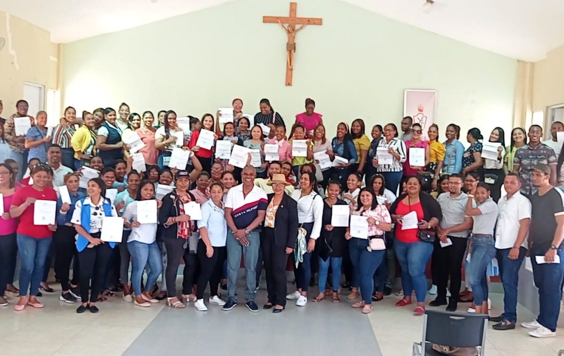 Distrito educativo 1304, entrega telegramas a nuevos Docentes que ingresan al sistema Educativo