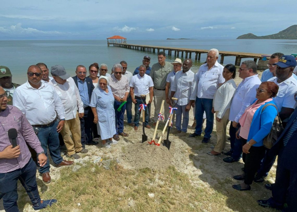 Jesús Jerez da primer picazo para inicio de obra Malecón de Montecristi