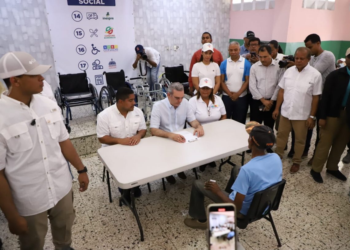 En almuerzo con jóvenes emprendedores de SDN, presidente Abinader Asegura, país tiene un futuro brillante