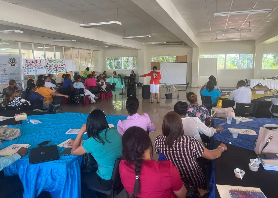 MINERD desarrolla jornada inducción para profesionales de Orientación y Psicología en la regional 13