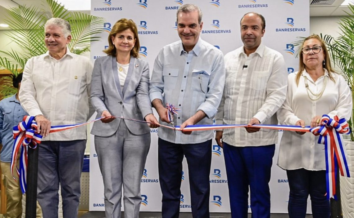 Inauguran oficina “El Dorado” del Banco de Reservas en Santiago