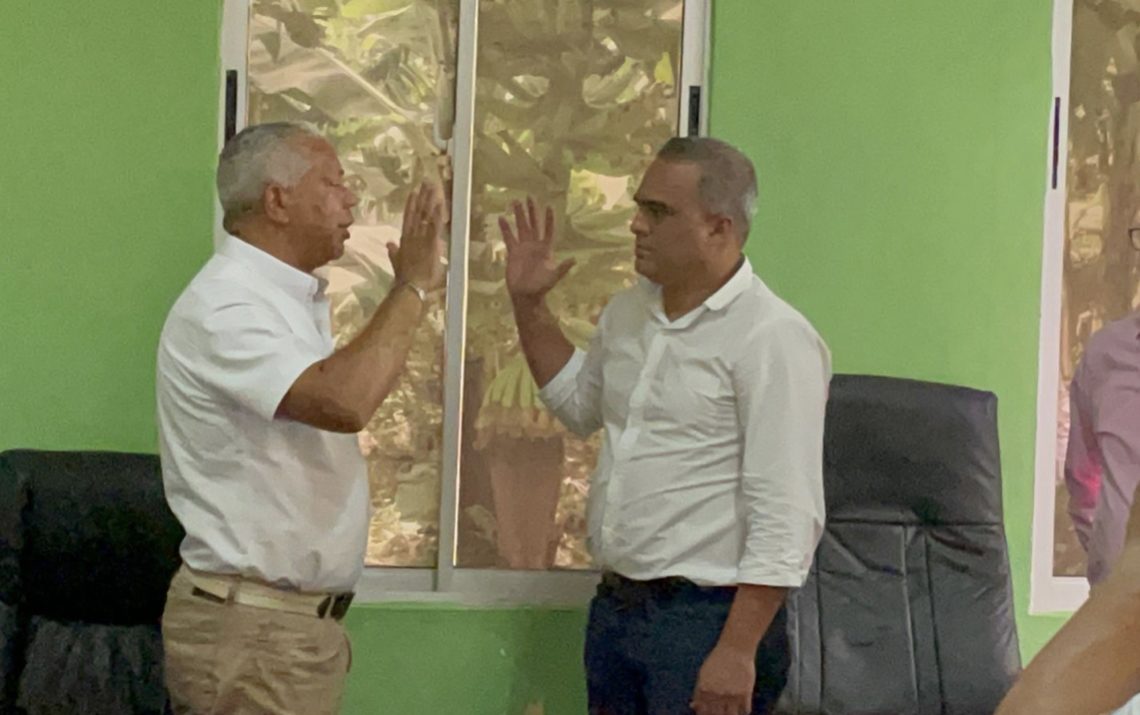 Juramentan nuevo administrador del proycto La Cruz De Manzanillo
