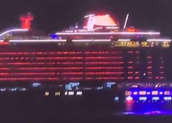 VIDEO – Barco Crucero llega a Manzanillo por emergencia en salud de un turista