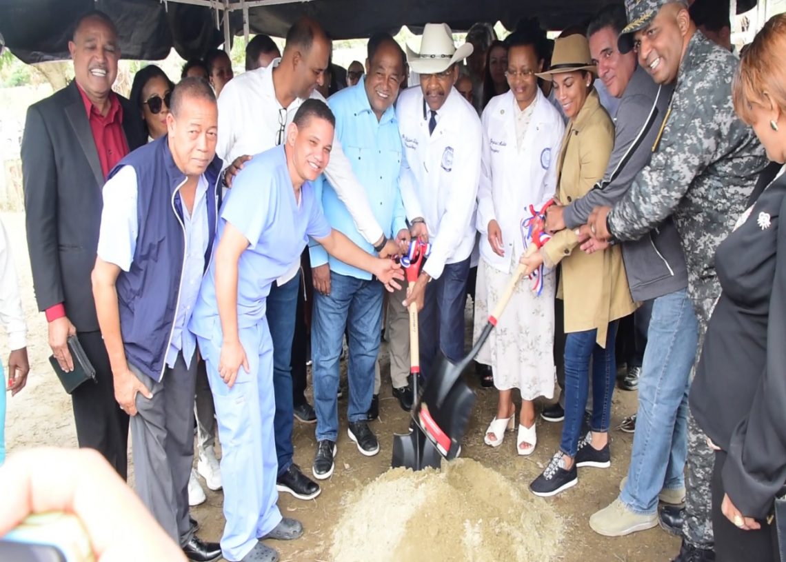 Ministros Hispanos New York llegan a RD, construirán policlínica en zona costera Montecristi