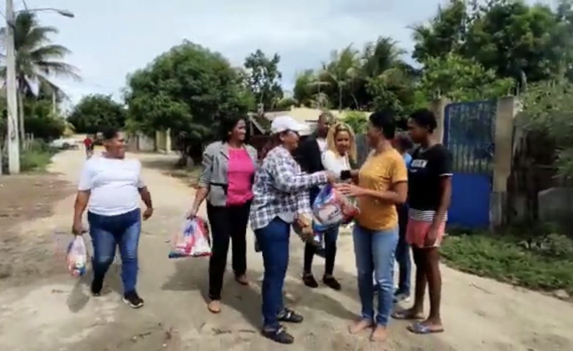 VIDEO: Gobernación distribuye raciones alimenticias en sectores vulnerables tras efectos de huracán