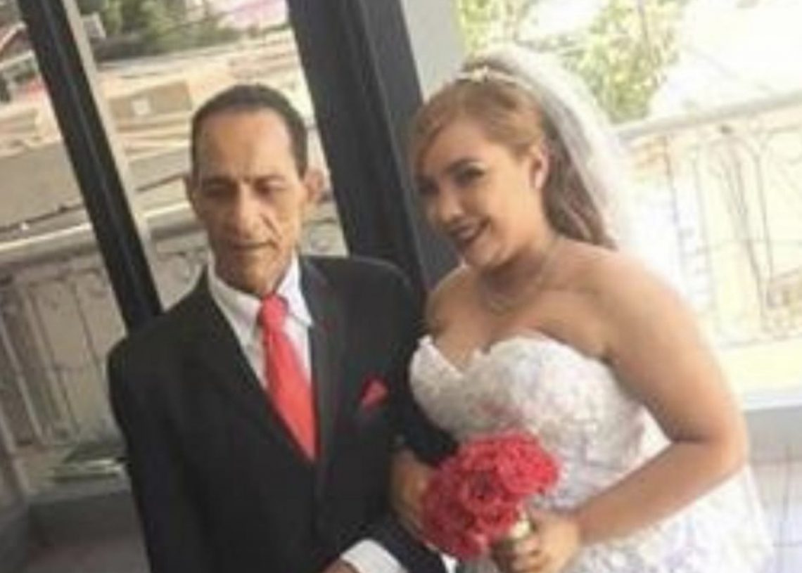 Se quitó vida en tumba de su esposo con foto de la boda