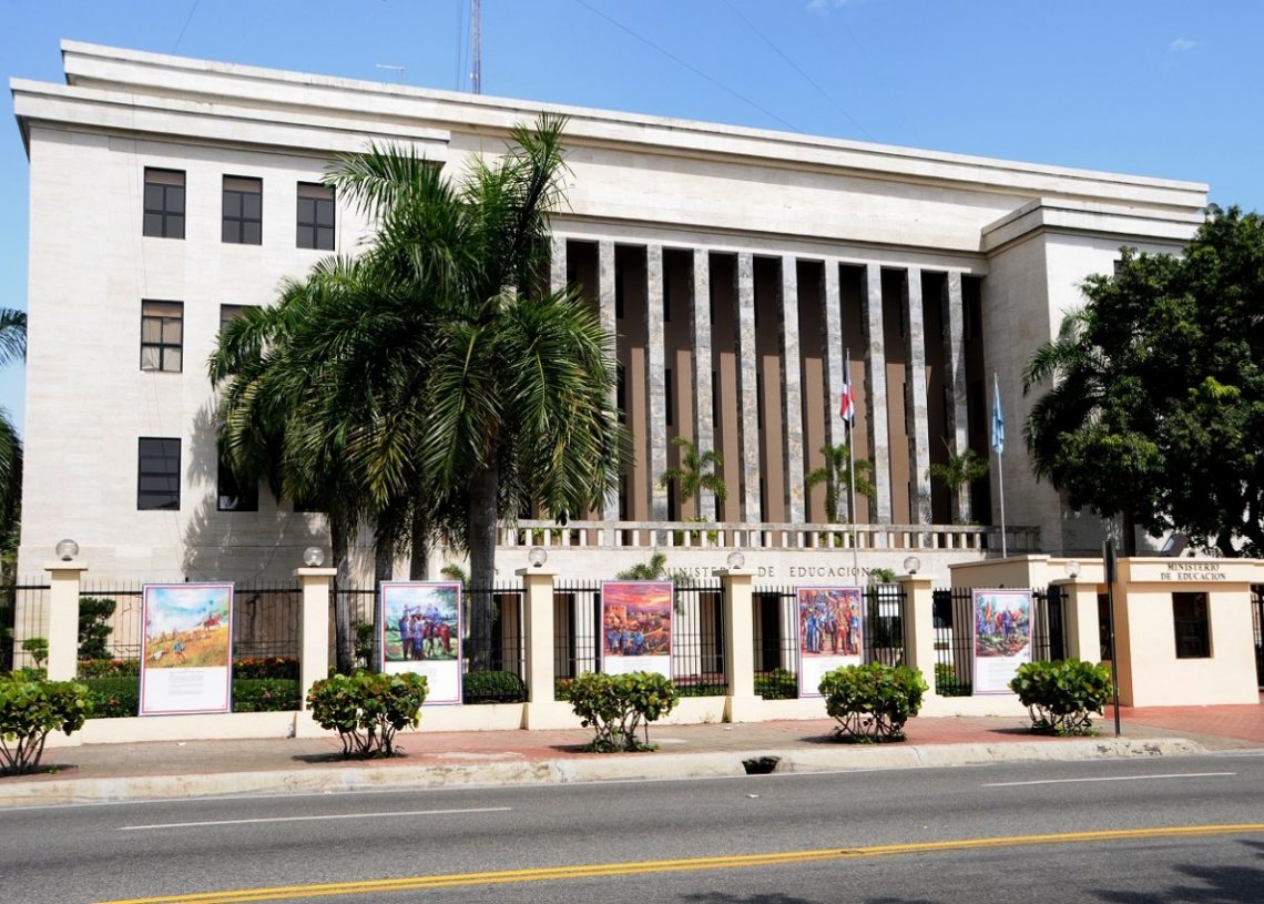 Educación suspende director distrital y cancela a chofer envueltos en altercado con agentes de la Digesett