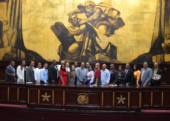 Locutores de la provincia Montecristi recorren el Senado de la República