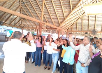 EL FRENTE MAGISTERIAL JFPG DE LA PROVINCIA DE MONTECRISTI CELEBRA AGASAJO NAVIDEÑO