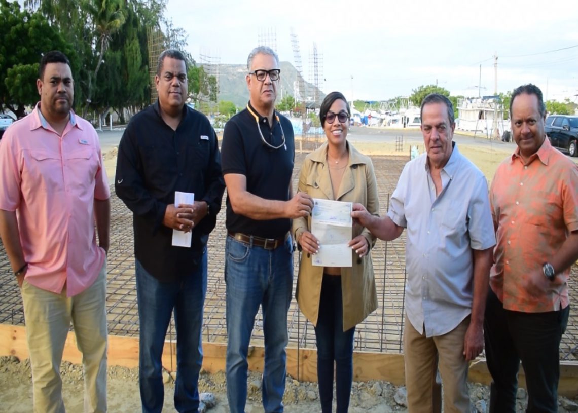 Abinader entrega 4 millones de pesos para inicio de remodelación Club Náutico Montecristi