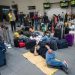 Cientos de pasajeros varados en Colombia y Perú por crisis de aerolínea Viva Air