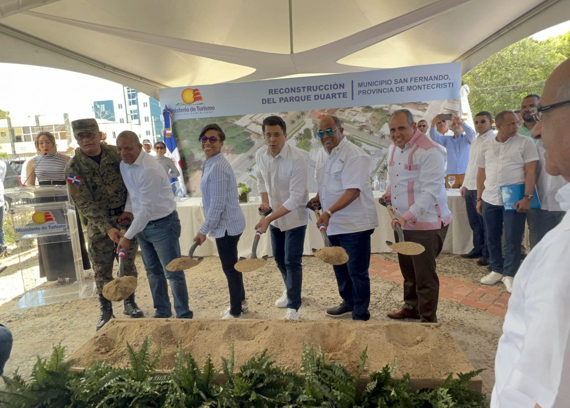 Ministro Collado deja iniciados trabajos de reconstrucción del Parque Duarte de Montecristi